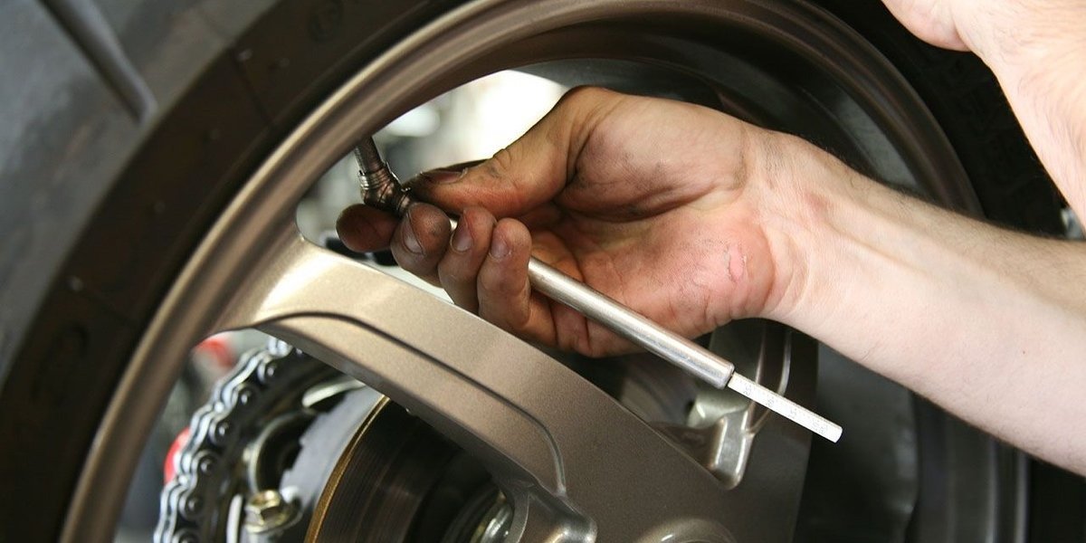 blog large image - How To Ensure A Safe Tyre Pressure?