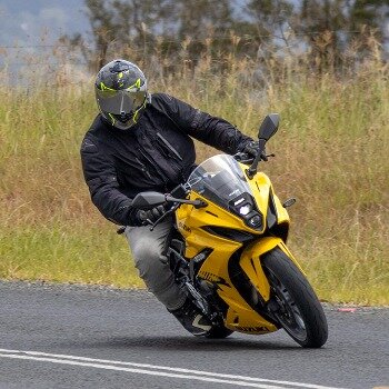 SUZUKI GSX-8R image