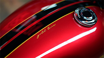 Triumph-BonnevillebobberGoldLine-feature1-Oct22-HC