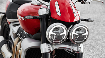 Triumph-Rocket3R-feature1-Oct22-HC