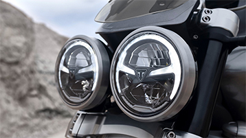 Triumph-Rocket3GT-feature1-Oct22-HC