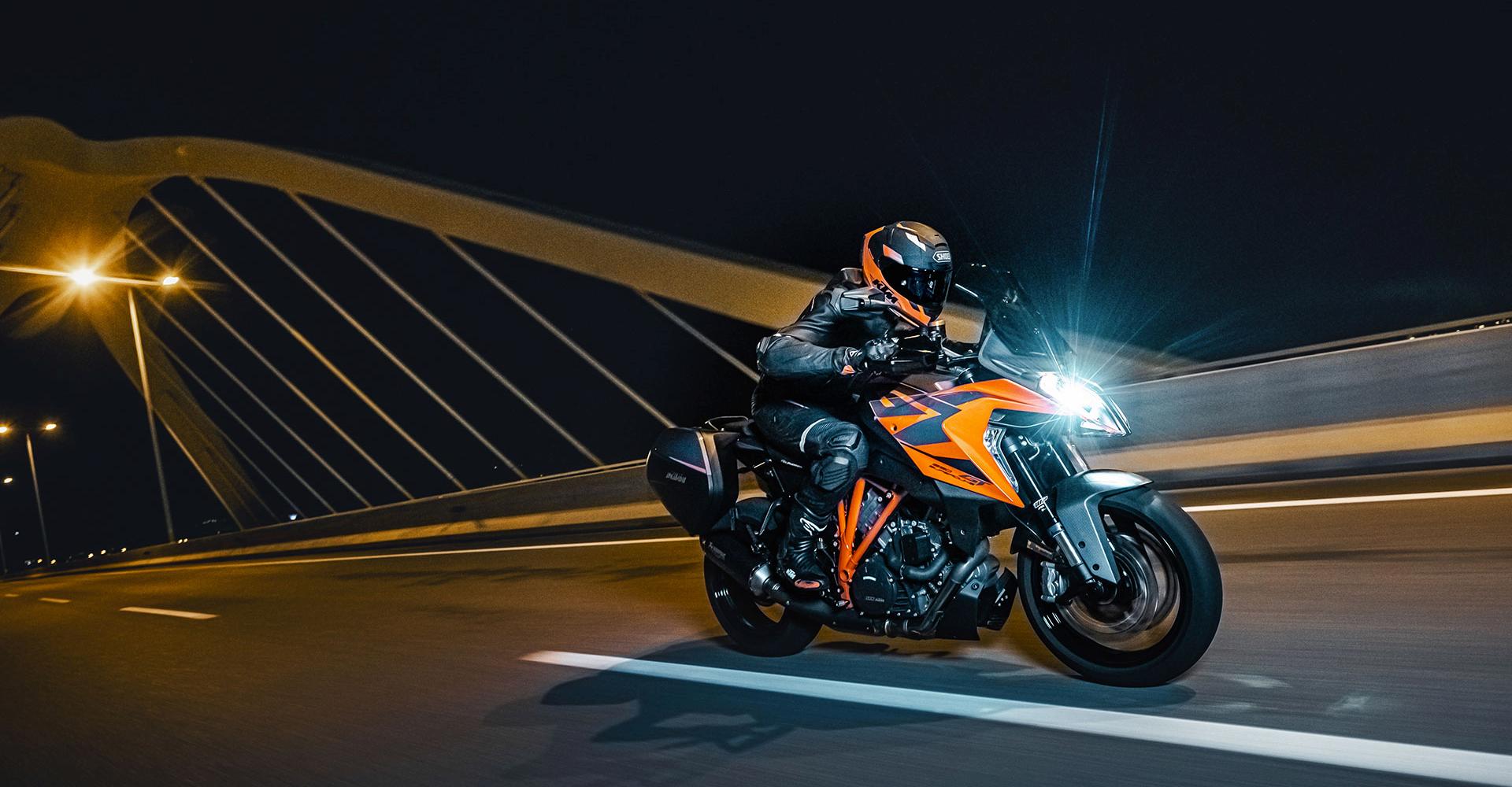 ktm-2024-1290-super-duke-gt