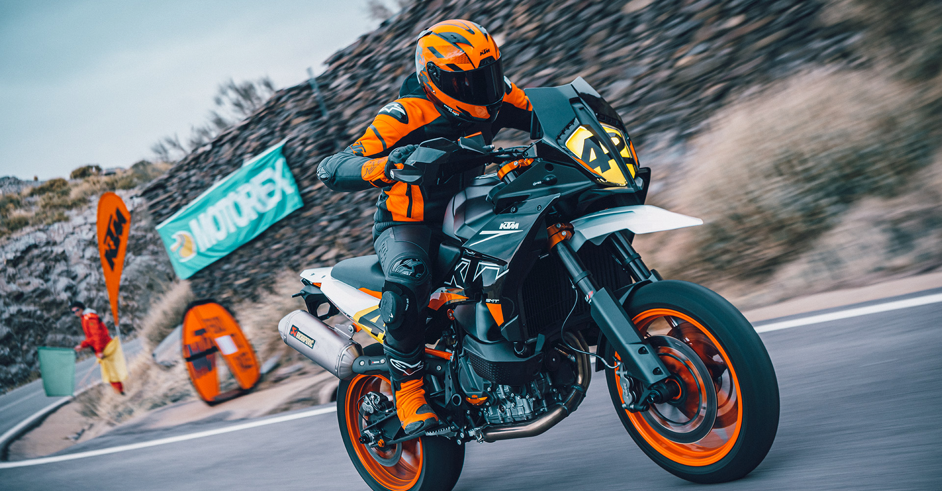 ktm-2024-890-smt