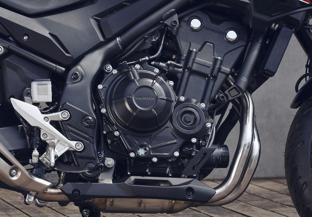 cb500hornet-feature1-engine
