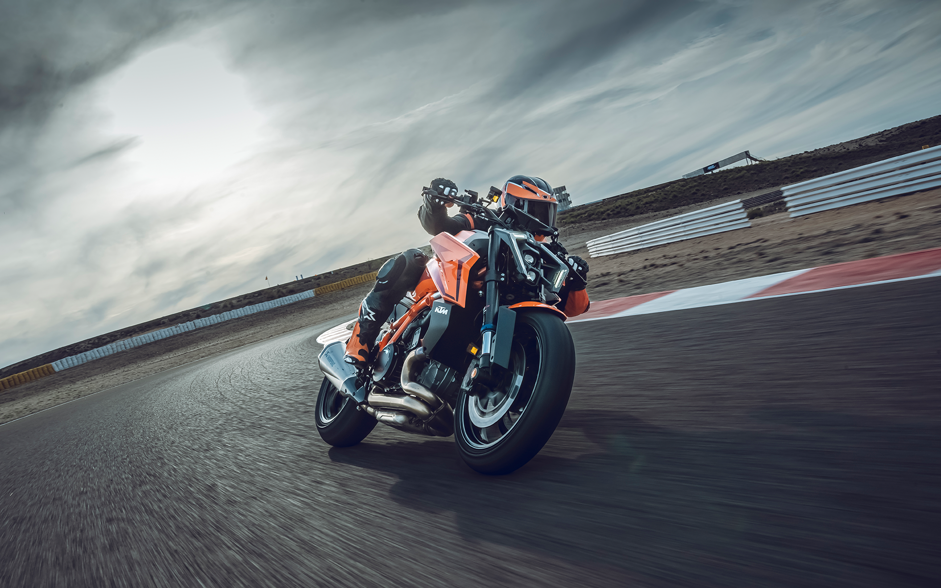 ktm-2025-ktm-1390-super-duke-r-evo