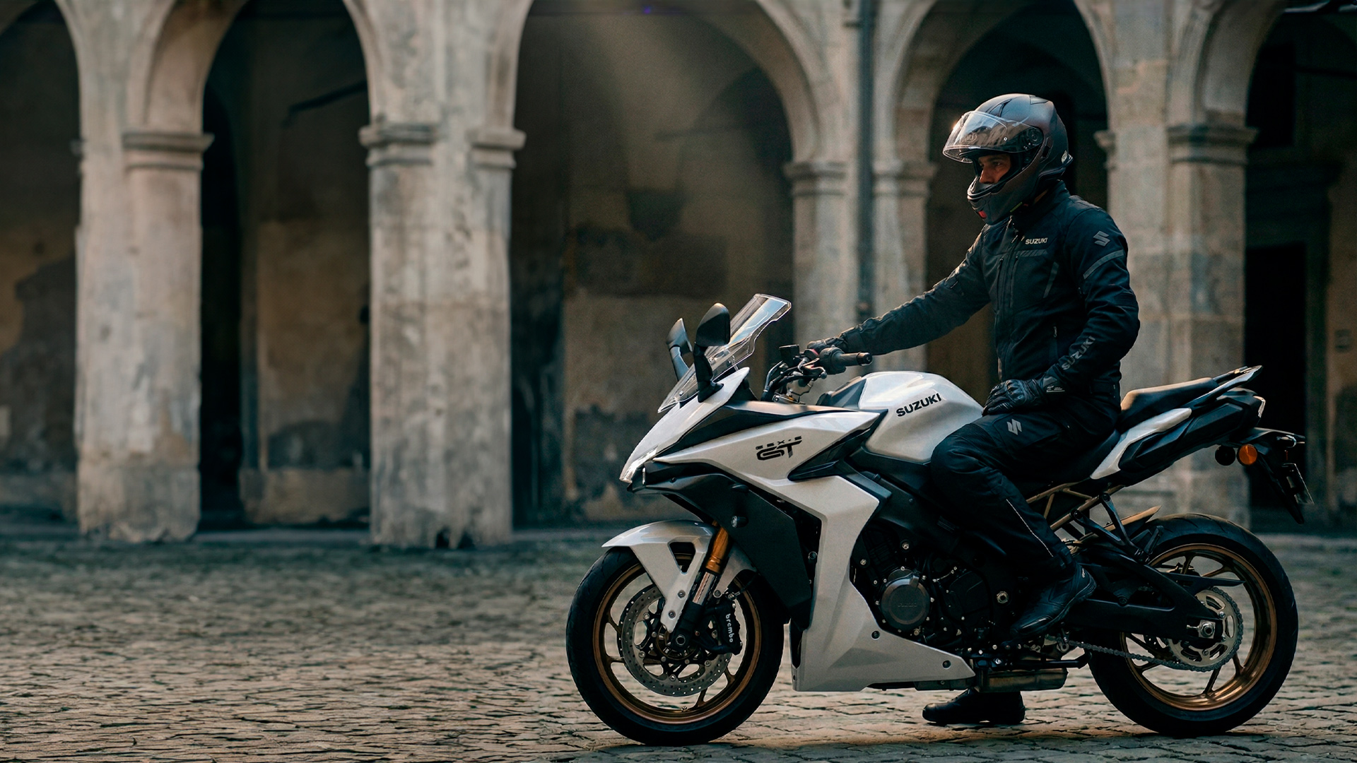 suzuki-gsx-s1000gt