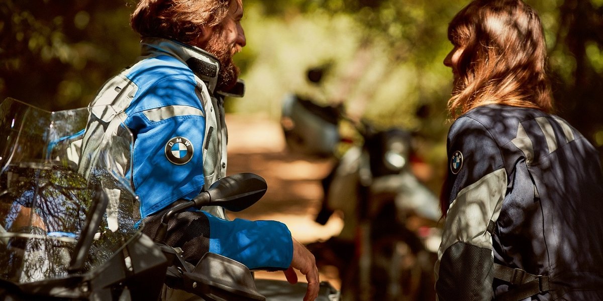 blog large image - New BMW Rallye Suit