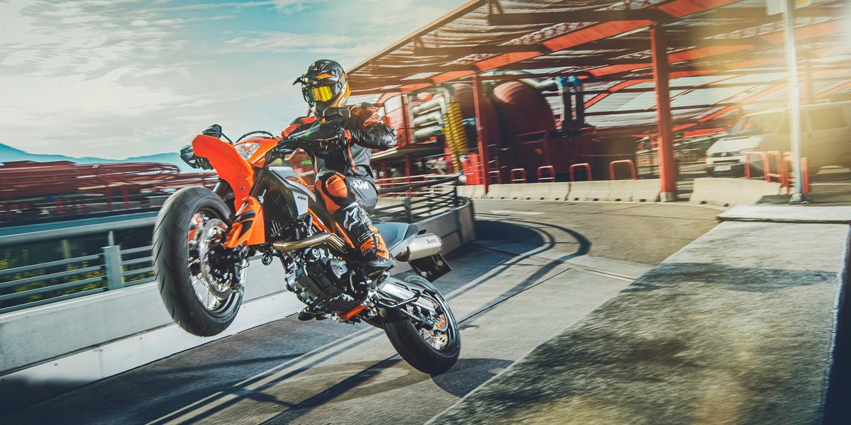 blog large image - KTM 690 SMC R - Supermoto