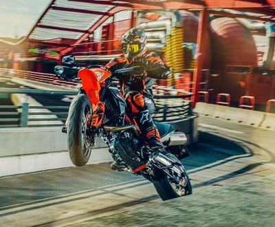 KTM_690_SMC_R_Supermoto image